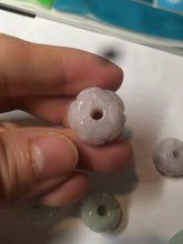 Load image into Gallery viewer, 16mm 100% natural light green/purple carved lotus jadeite jade beads K120
