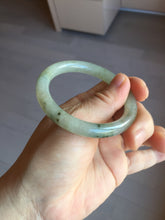 Load image into Gallery viewer, 51.5mm certified 100% natural Type A light green yellow with floating seaweed round cut jadeite jade bangle BM64-6613
