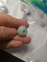 Load image into Gallery viewer, 16mm 100% natural light green/purple carved lotus jadeite jade beads K120
