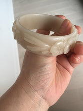 Load image into Gallery viewer, 61mm 100% natural light pink beige white Quartzite (Shetaicui jade) carved flowers bangle XY113
