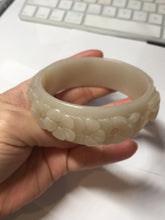 Load image into Gallery viewer, 61mm 100% natural light pink beige white Quartzite (Shetaicui jade) carved flowers bangle XY113

