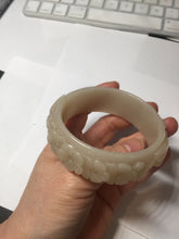 Load image into Gallery viewer, 61mm 100% natural light pink beige white Quartzite (Shetaicui jade) carved flowers bangle XY113
