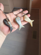 Load image into Gallery viewer, 52x23mm 100% Natural black brown yellow Buffalo Horn 3d carved fish Keychain, pendant, bag hanging group NJ3
