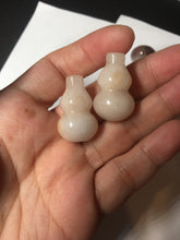 Load image into Gallery viewer, 100% natural icy purple/brown/red Quartzite (jinsi jade, 金丝玉) Golden Silk Jade gourd ( 葫芦, 福禄) pendant/handhold worry stone/desk decor SY73
