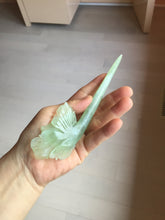 Load image into Gallery viewer, 16cm 100% Natural light green Xiu Jade Serpentine vantage carved lily hairpin AW23
