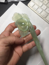Load image into Gallery viewer, 16cm 100% Natural light green Xiu Jade Serpentine vantage carved lily hairpin AW23
