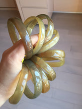 Load image into Gallery viewer, 66.7-71.1mm 100% Natural black brown beige thin Buffalo Horn bangle group AW10
