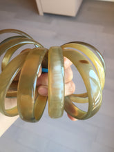 Load image into Gallery viewer, 66.7-71.1mm 100% Natural black brown beige thin Buffalo Horn bangle group AW10
