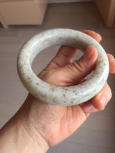 Load image into Gallery viewer, 58.4mm 100% Natural beige/white with black/brown flying dandelions Osmanthus fragrans cake Chubby nephrite Jade bangle HN90
