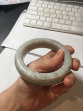 Load image into Gallery viewer, 58.4mm 100% Natural beige/white with black/brown flying dandelions Osmanthus fragrans cake Chubby nephrite Jade bangle HN90
