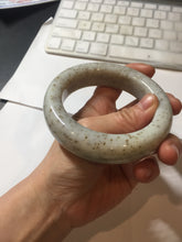 Load image into Gallery viewer, 58.4mm 100% Natural beige/white with black/brown flying dandelions Osmanthus fragrans cake Chubby nephrite Jade bangle HN90
