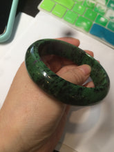 Load image into Gallery viewer, 60.5mm 100% natural green/red/black Epidote (红绿宝)bangle CB62
