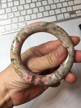 Load image into Gallery viewer, 51.8mm 100% natural pink/black/brown/yellow/black chubby round cut rose stone (Rhodonite) bangle SY134
