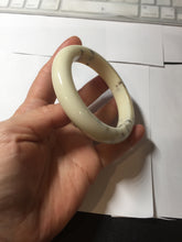 Load image into Gallery viewer, 58.4mm 100% Natural beige/yellow with black/brown flying dandelions Osmanthus fragrans cake nephrite Jade bangle HN70
