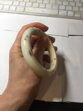 Load image into Gallery viewer, 58.4mm 100% Natural beige/yellow with black/brown flying dandelions Osmanthus fragrans cake nephrite Jade bangle HN70
