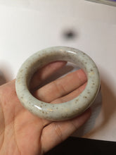 Load image into Gallery viewer, 51.8mm 100% Natural beige with black/brown flying dandelions Osmanthus fragrans cake nephrite Jade bangle HT93
