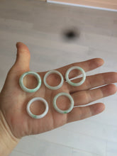 Load image into Gallery viewer, Size 8-9 100% natural type A sunny green/white (白底青) jadeite jade band ring AT98
