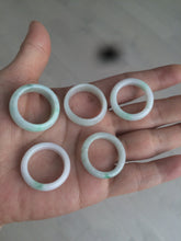 Load image into Gallery viewer, Size 8-9 100% natural type A sunny green/white (白底青) jadeite jade band ring AT98
