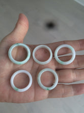Load image into Gallery viewer, Size 8-9 100% natural type A sunny green/white (白底青) jadeite jade band ring AT98
