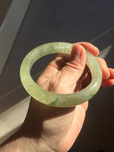 Load image into Gallery viewer, 58.8mm 100% natural fresh icy green mica bangle SY75
