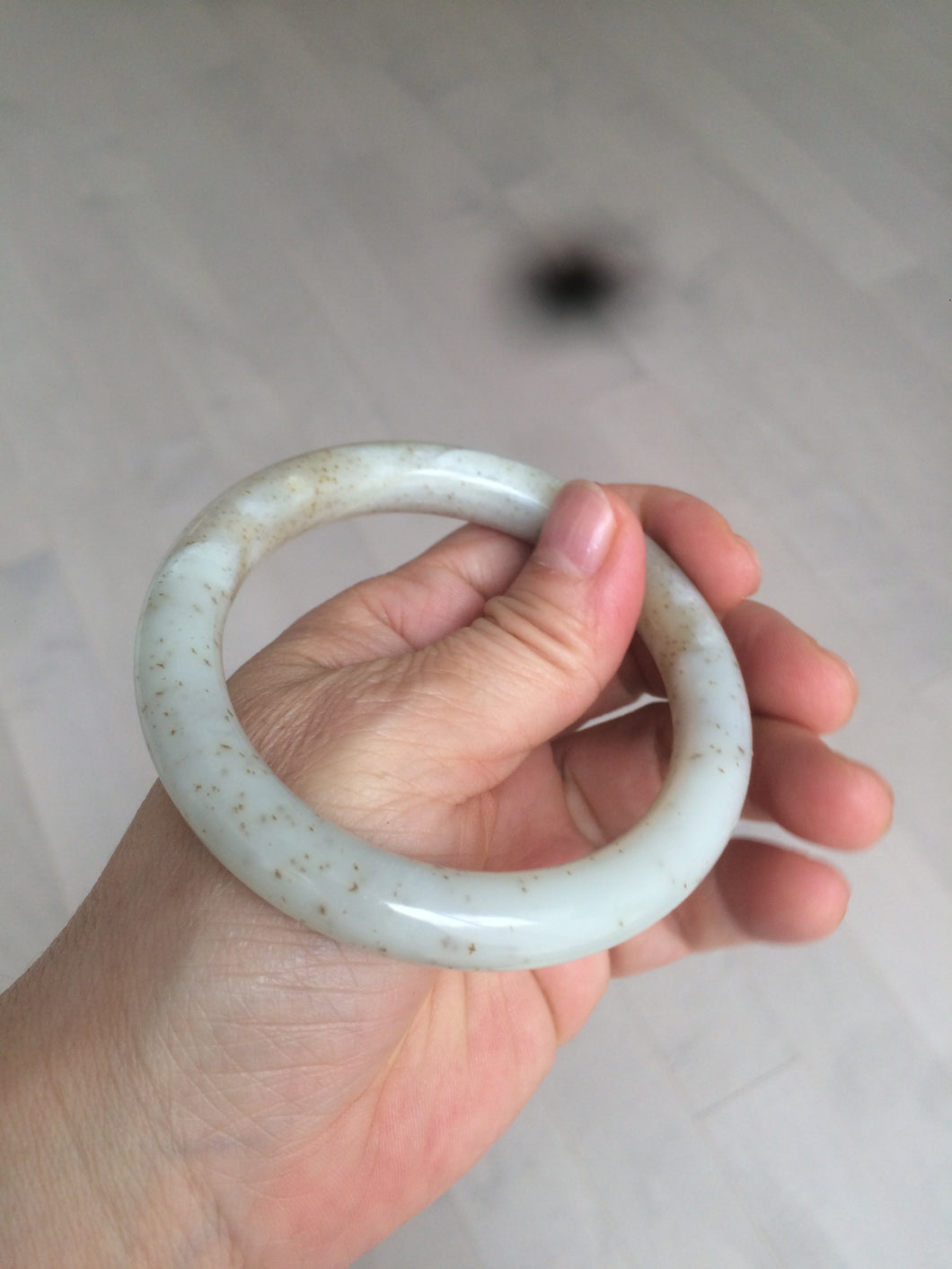 57.3mm 100% Natural beige brown round cut nephrite Jade bangle HT57