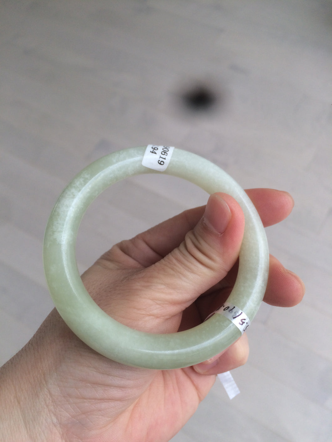 Certified 55.5mm 100% Natural light fresh green/white with flying snow round cut nephrite Jade bangle HT23-0194
