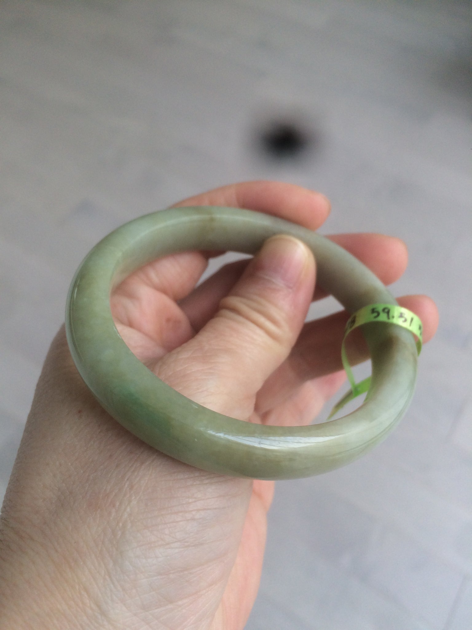 Load image into Gallery viewer, 55.4mm Certified type A 100% Natural green/yellow oval shape jadeite jade bangle AJ38-7408