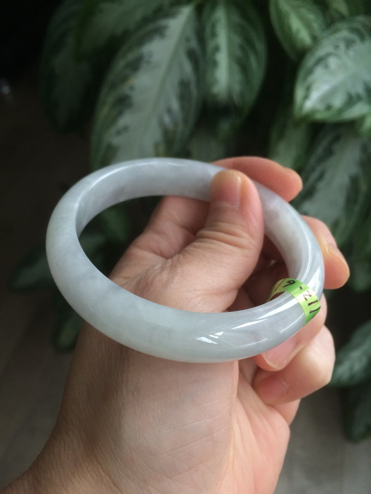 Load image into Gallery viewer, 57.1mm certified 100% natural icy green/white jadeite jade bangle AH30-5700