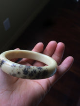 Load image into Gallery viewer, 58.9mm100% Natural butter yellow with black floating wildflowers Xiu Jade Serpentine bangle T348

