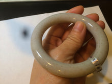 Load image into Gallery viewer, 56.8mm 100% Natural white/beige with floating dandelions chubby round cut nephrite jade bangle HE12
