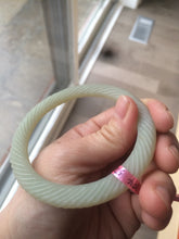 Load image into Gallery viewer, Certified 57.5 mm 100% Natural green/ white round cut twist vintage style nephrite Jade bangle X47-1194
