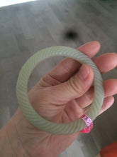 Load image into Gallery viewer, Certified 57.5 mm 100% Natural green/ white round cut twist vintage style nephrite Jade bangle X47-1194
