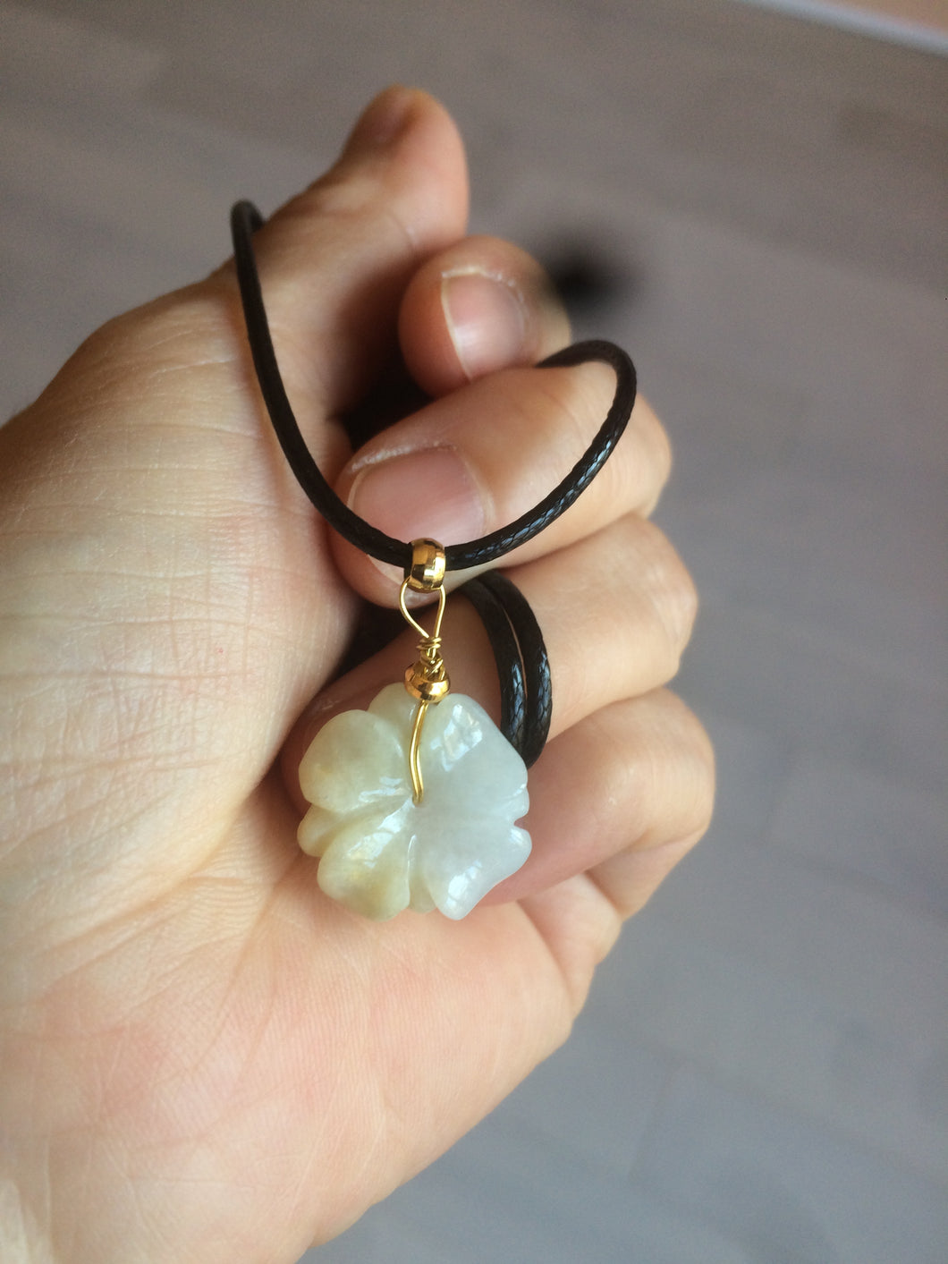 Type A 100Natural 3D light yellow/white jadeite Jade Hawaii flower Pendant necklace AF32