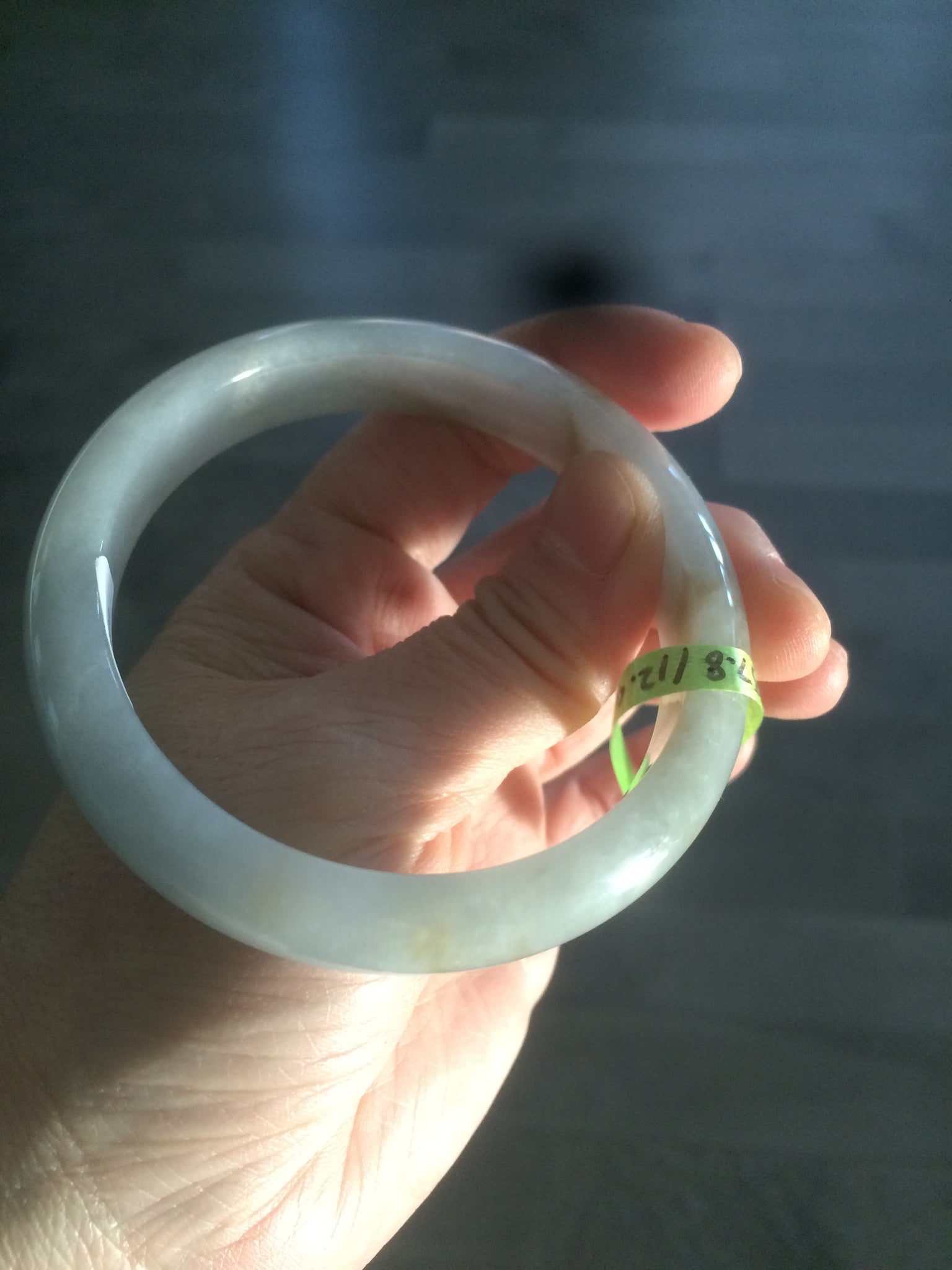 Load image into Gallery viewer, 57.8mm Certified Type A 100% Natural light green/brown Jadeite Jade bangle Z81-5732