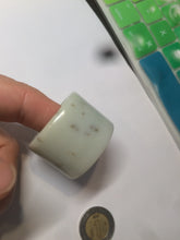 Load image into Gallery viewer, 100% Natural beige with brown flying dandelions nephrite Jade men&#39;s thumb ring HE10
