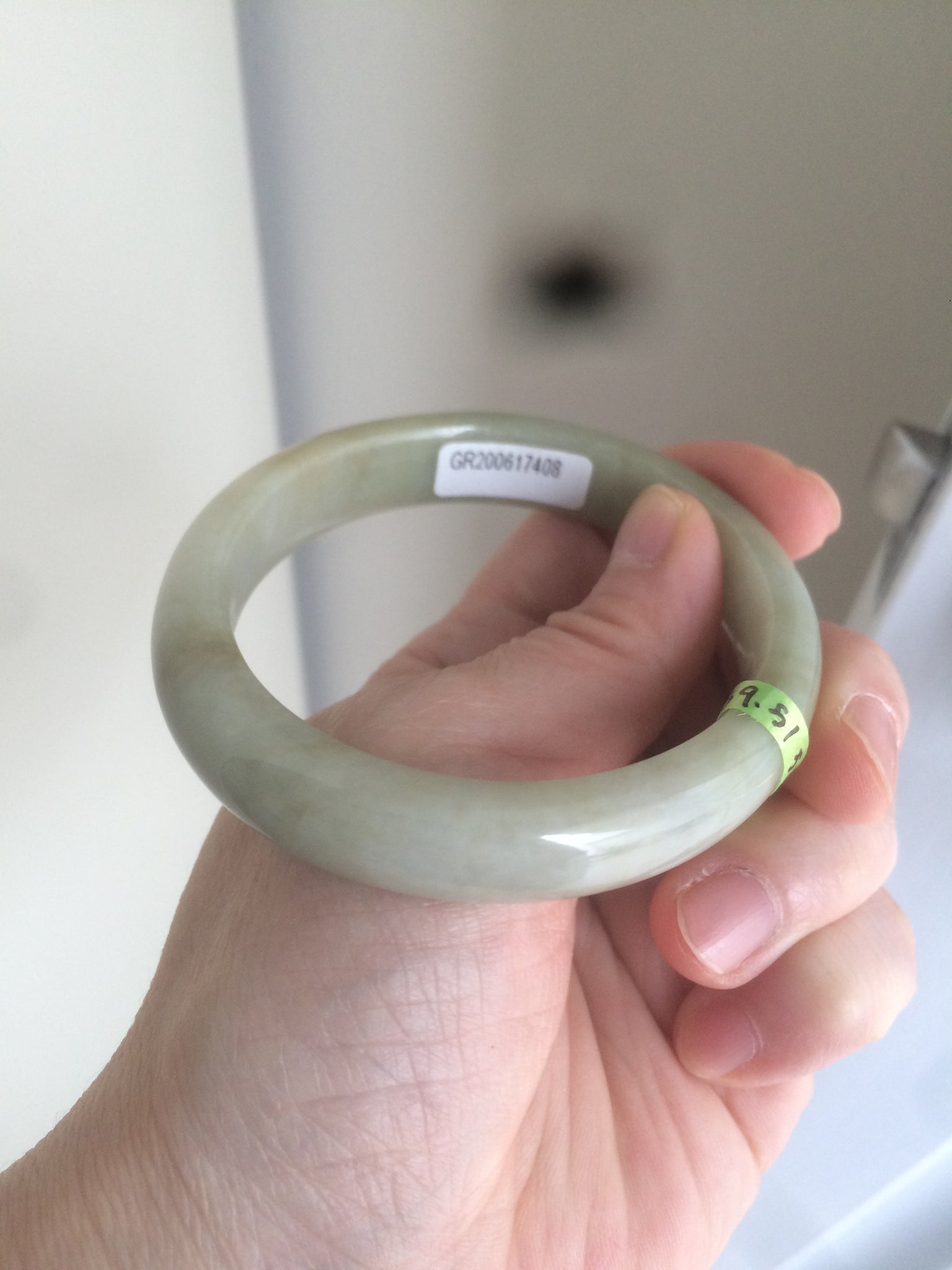 Load image into Gallery viewer, 55.4mm Certified type A 100% Natural green/yellow oval shape jadeite jade bangle AJ38-7408