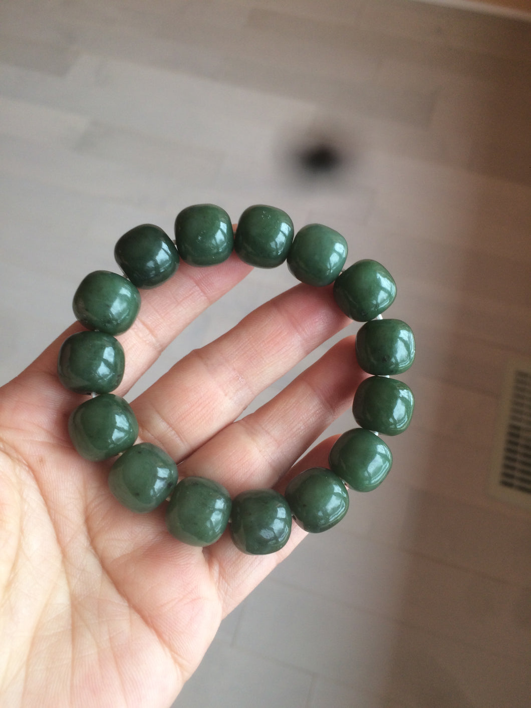 卖了 14x13mm 100% Natural dark green/yellow/black vintage style nephrite Jade bead bracelet HF26