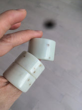 Load image into Gallery viewer, 100% Natural beige with brown flying dandelions nephrite Jade men&#39;s thumb ring HE10
